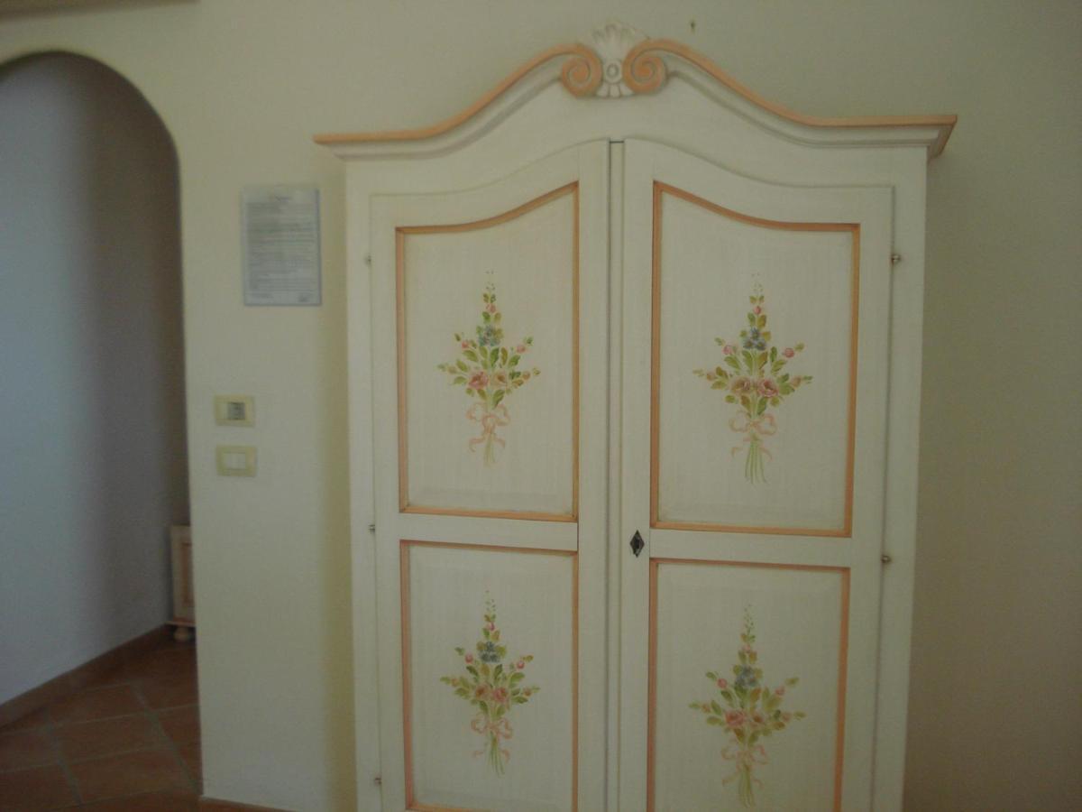 Hotel Valkarana Country Relais (Adults Only) Сант'Антонио-ди-Галлура Экстерьер фото