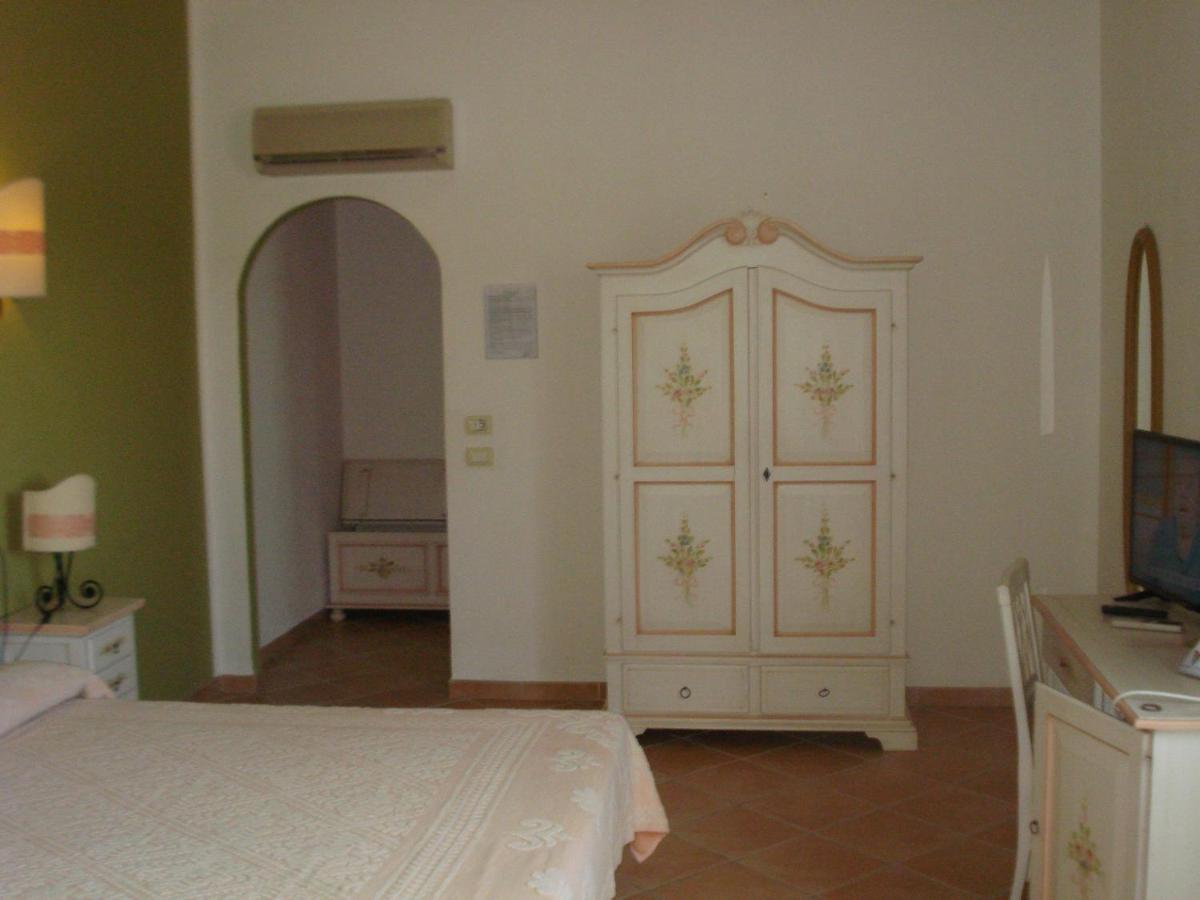 Hotel Valkarana Country Relais (Adults Only) Сант'Антонио-ди-Галлура Экстерьер фото