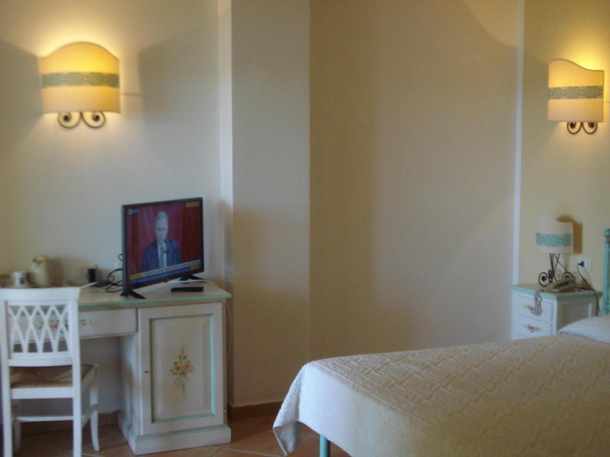 Hotel Valkarana Country Relais (Adults Only) Сант'Антонио-ди-Галлура Экстерьер фото