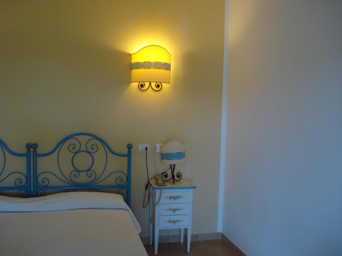 Hotel Valkarana Country Relais (Adults Only) Сант'Антонио-ди-Галлура Экстерьер фото