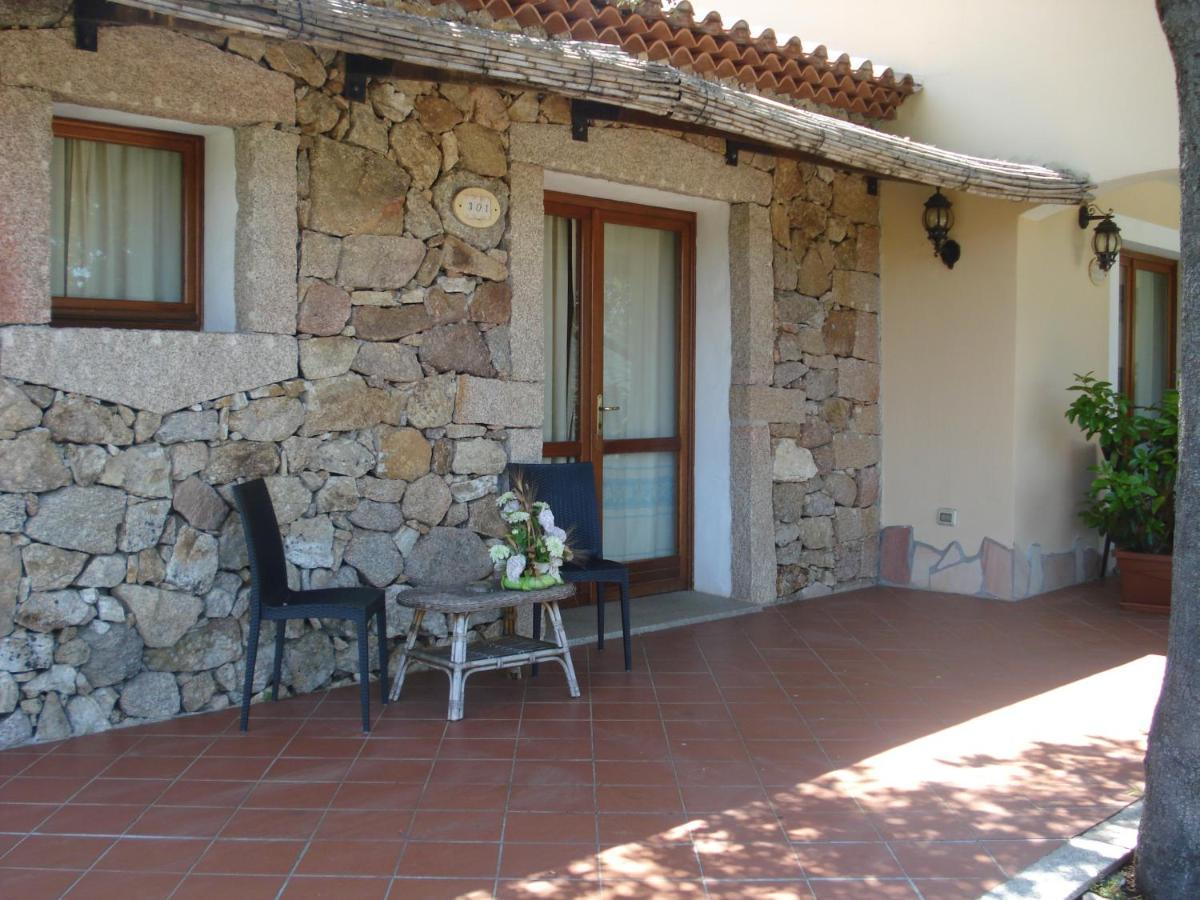 Hotel Valkarana Country Relais (Adults Only) Сант'Антонио-ди-Галлура Экстерьер фото