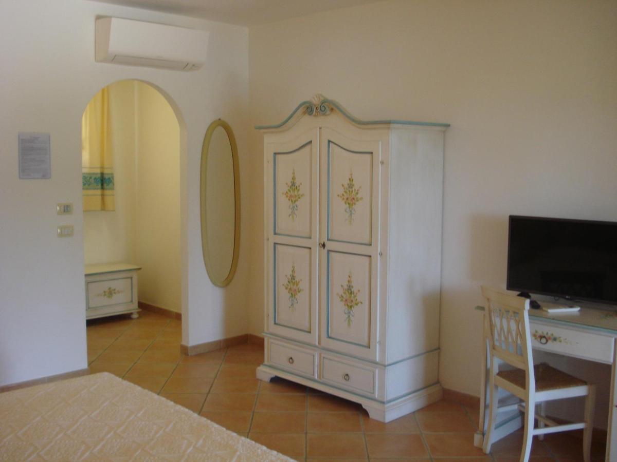 Hotel Valkarana Country Relais (Adults Only) Сант'Антонио-ди-Галлура Экстерьер фото