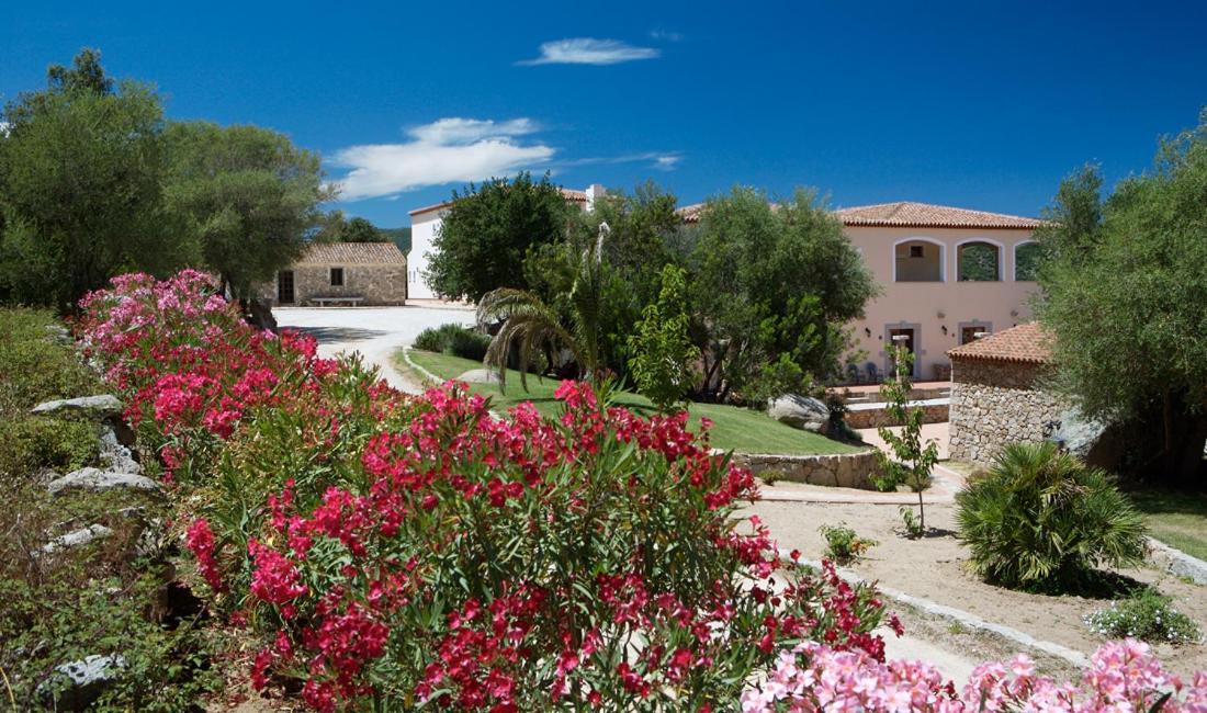 Hotel Valkarana Country Relais (Adults Only) Сант'Антонио-ди-Галлура Экстерьер фото
